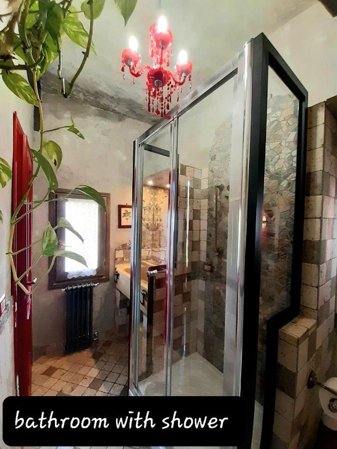 Vistalago Guesthouse ネーミ 部屋 写真